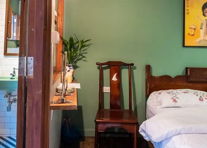 Live Local Cafe & - 420 Friendly Hotel Bangkok