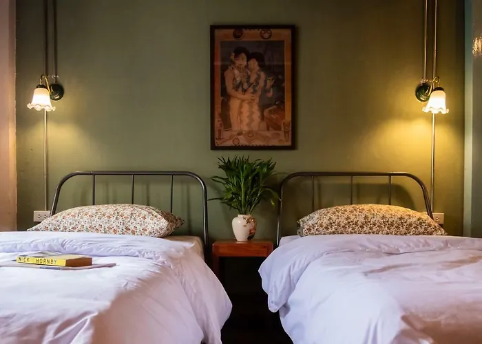 Live Local Cafe & - 420 Friendly Hotel Bangkok