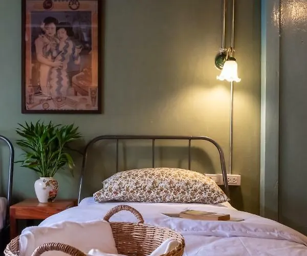 Live Local Cafe & - 420 Friendly Hotel