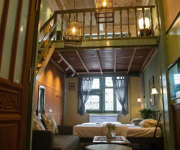 Hotel Live Local Cafe & - 420 Friendly Bangkok
