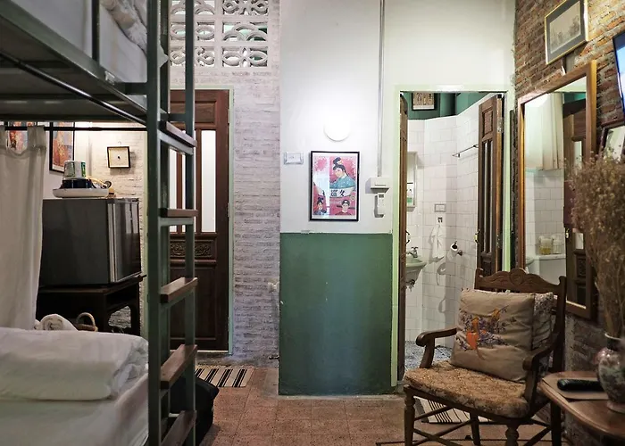 Live Local Cafe & - 420 Friendly * Bangkok