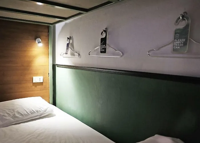 Live Local Cafe & - 420 Friendly Hotel